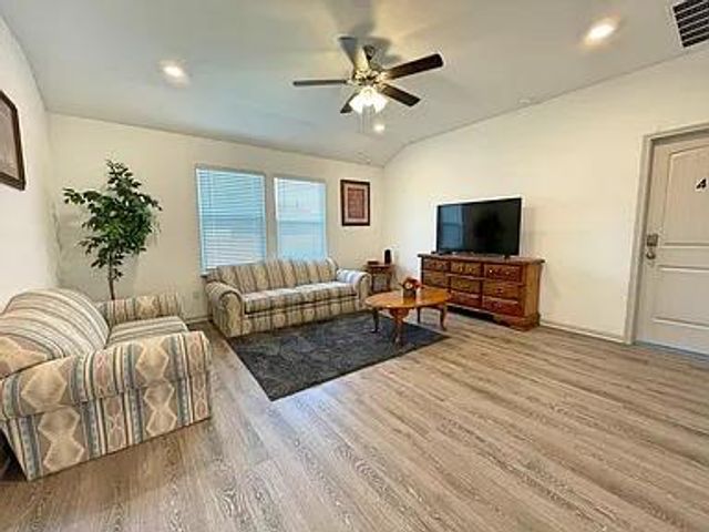 116 Sweetwater Creek LN, Hutto, TX 78634
