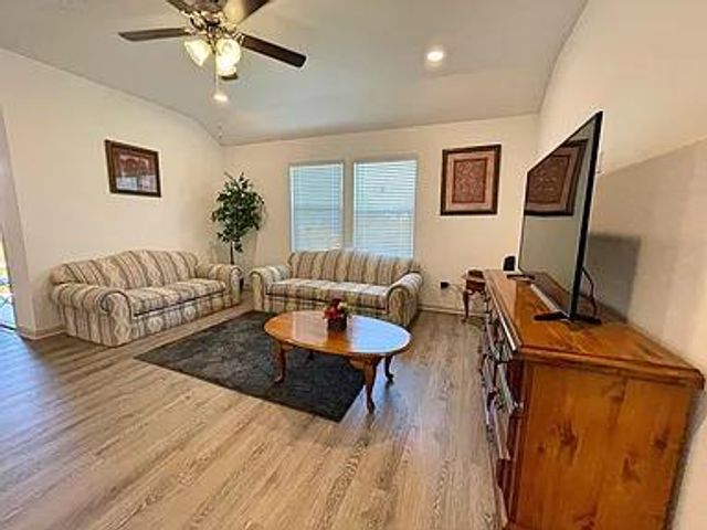 116 Sweetwater Creek LN, Hutto, TX 78634