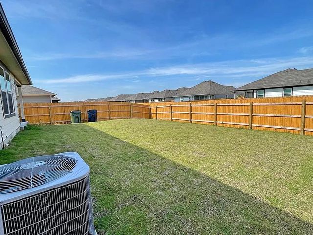 116 Sweetwater Creek LN, Hutto, TX 78634