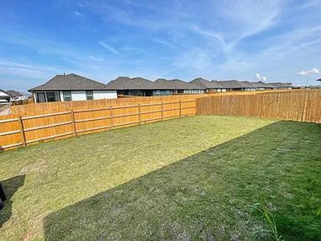 116 Sweetwater Creek LN, Hutto, TX 78634