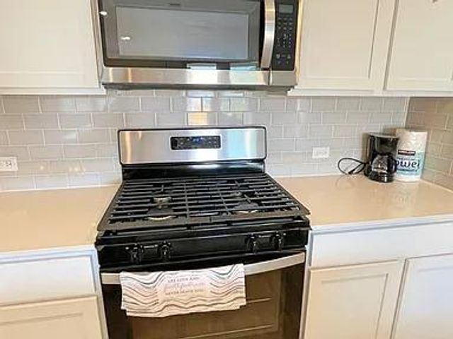 116 Sweetwater Creek LN, Hutto, TX 78634