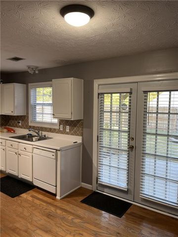 1105 Amhearst Oaks Drive, Lawrenceville, GA 30043