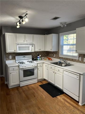 1105 Amhearst Oaks Drive, Lawrenceville, GA 30043