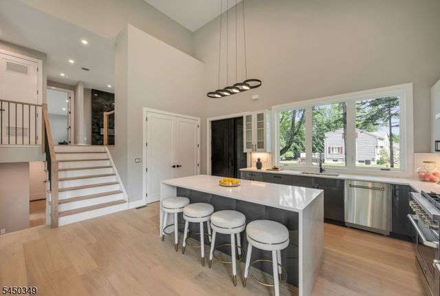 62 Asmus Rd, Closter Boro, NJ 07624