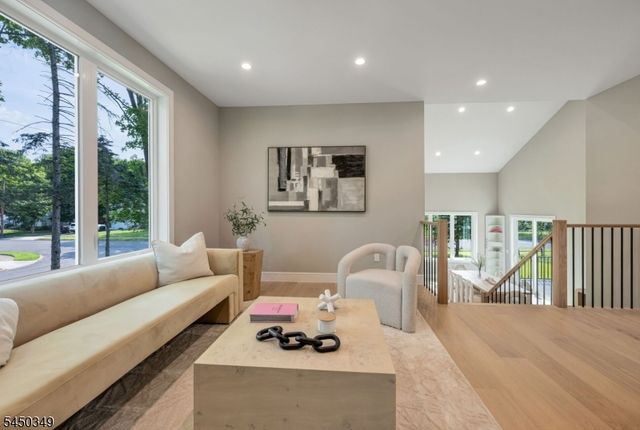 62 Asmus Rd, Closter Boro, NJ 07624