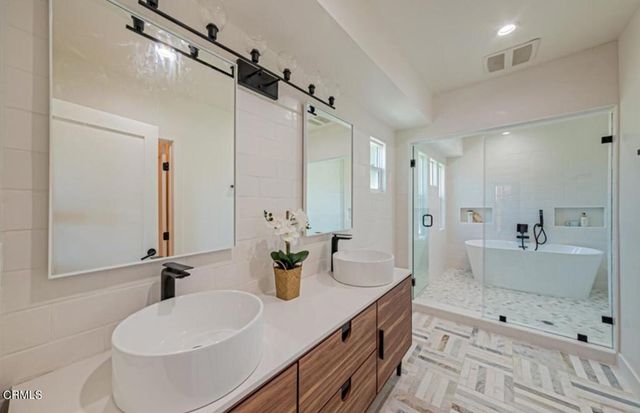 5357 S Victoria Avenue, Los Angeles, CA 90043