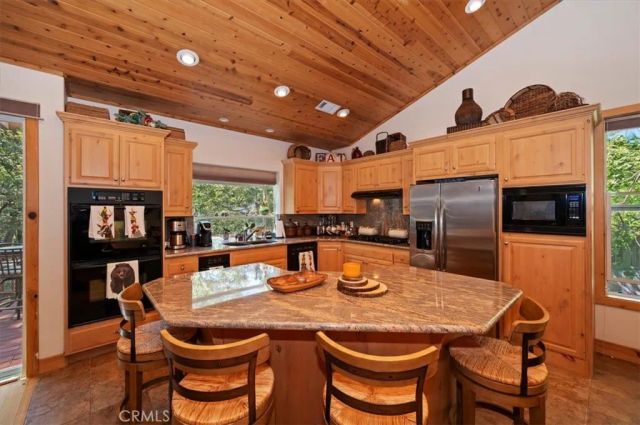 161 Grizzly, Lake Arrowhead, CA 92317