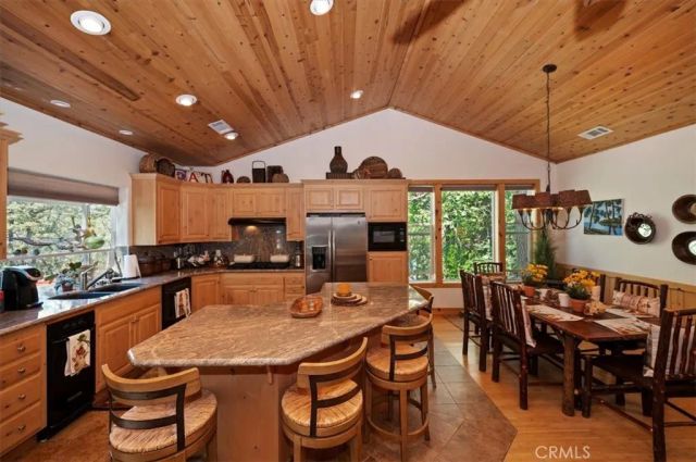 161 Grizzly, Lake Arrowhead, CA 92317