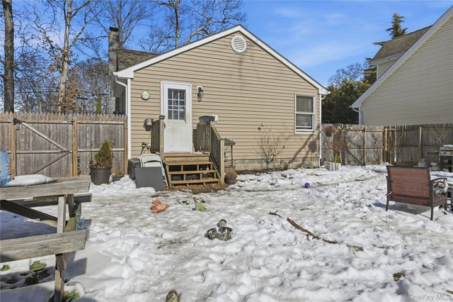 36 Woodlawn Avenue, Selden, NY 11784