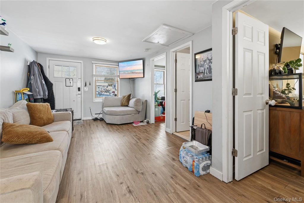36 Woodlawn Avenue, Selden, NY 11784 — photo 2