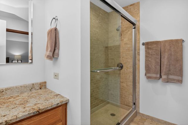 2340 Appleby Drive, Wheaton, IL 60189