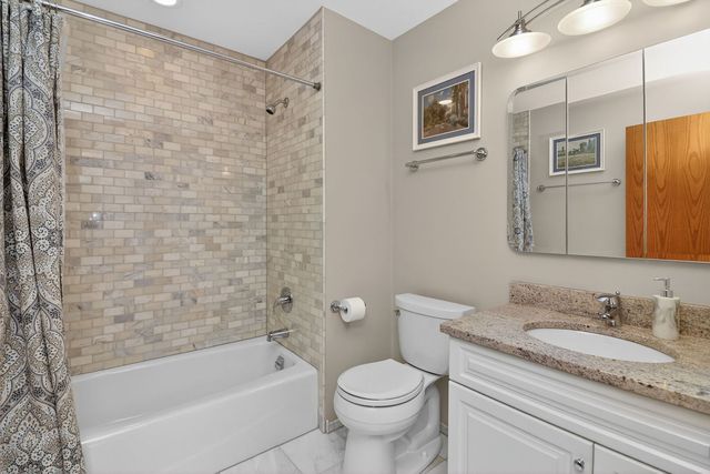 2340 Appleby Drive, Wheaton, IL 60189