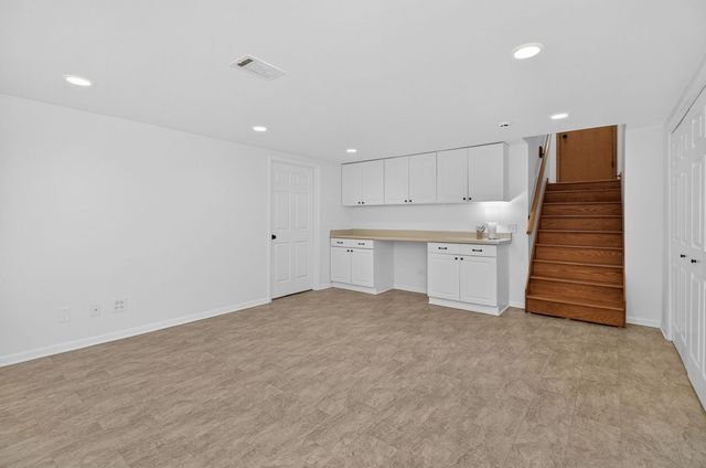 2340 Appleby Drive, Wheaton, IL 60189