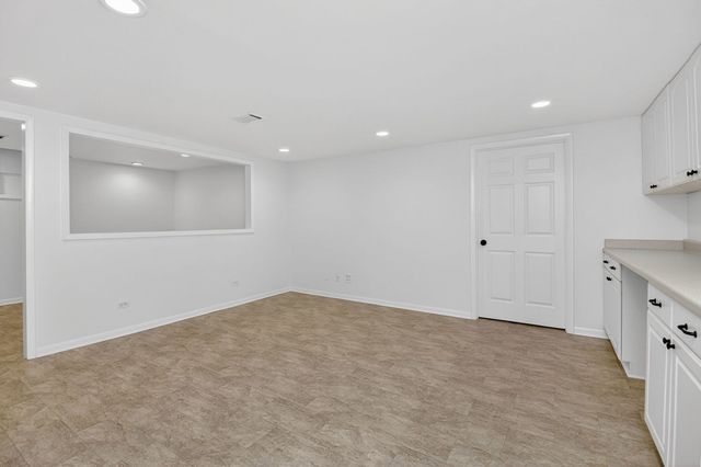 2340 Appleby Drive, Wheaton, IL 60189