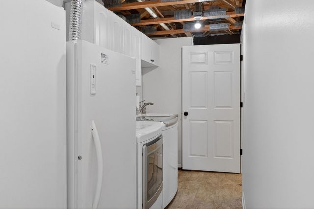 2340 Appleby Drive, Wheaton, IL 60189