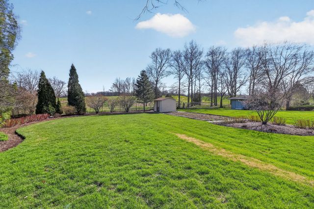 2340 Appleby Drive, Wheaton, IL 60189