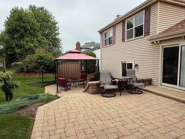 2340 Appleby Drive, Wheaton, IL 60189