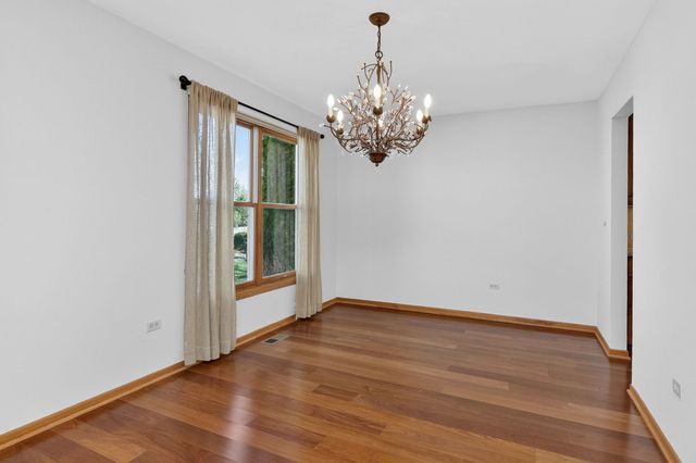 2340 Appleby Drive, Wheaton, IL 60189