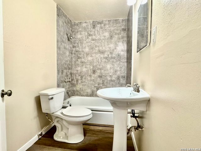 19524 S Benton, Lytle, TX 78052