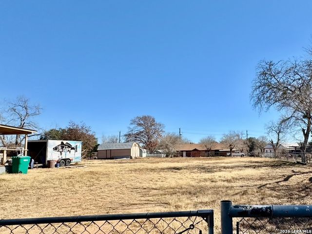 19524 S Benton, Lytle, TX 78052