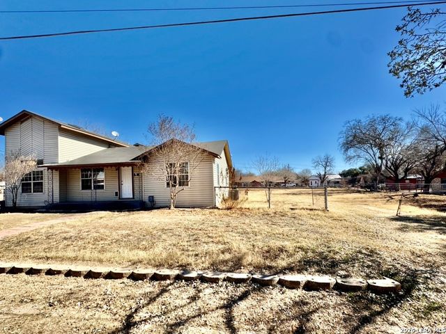 19524 S Benton, Lytle, TX 78052