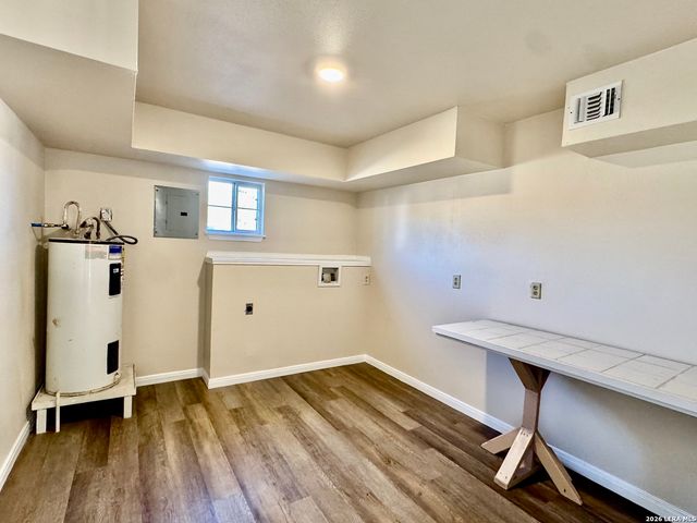 19524 S Benton, Lytle, TX 78052