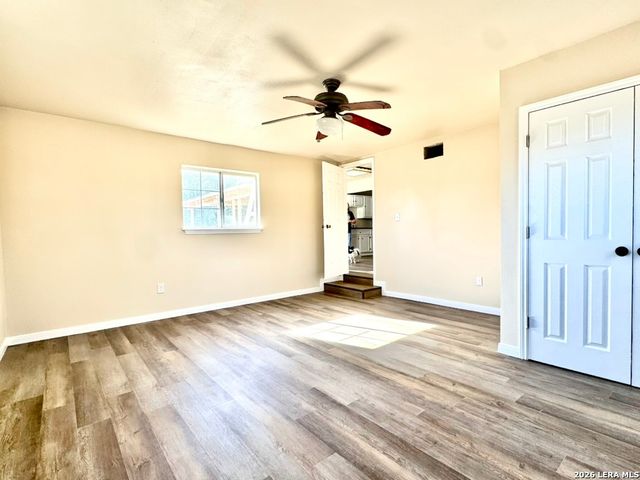 19524 S Benton, Lytle, TX 78052