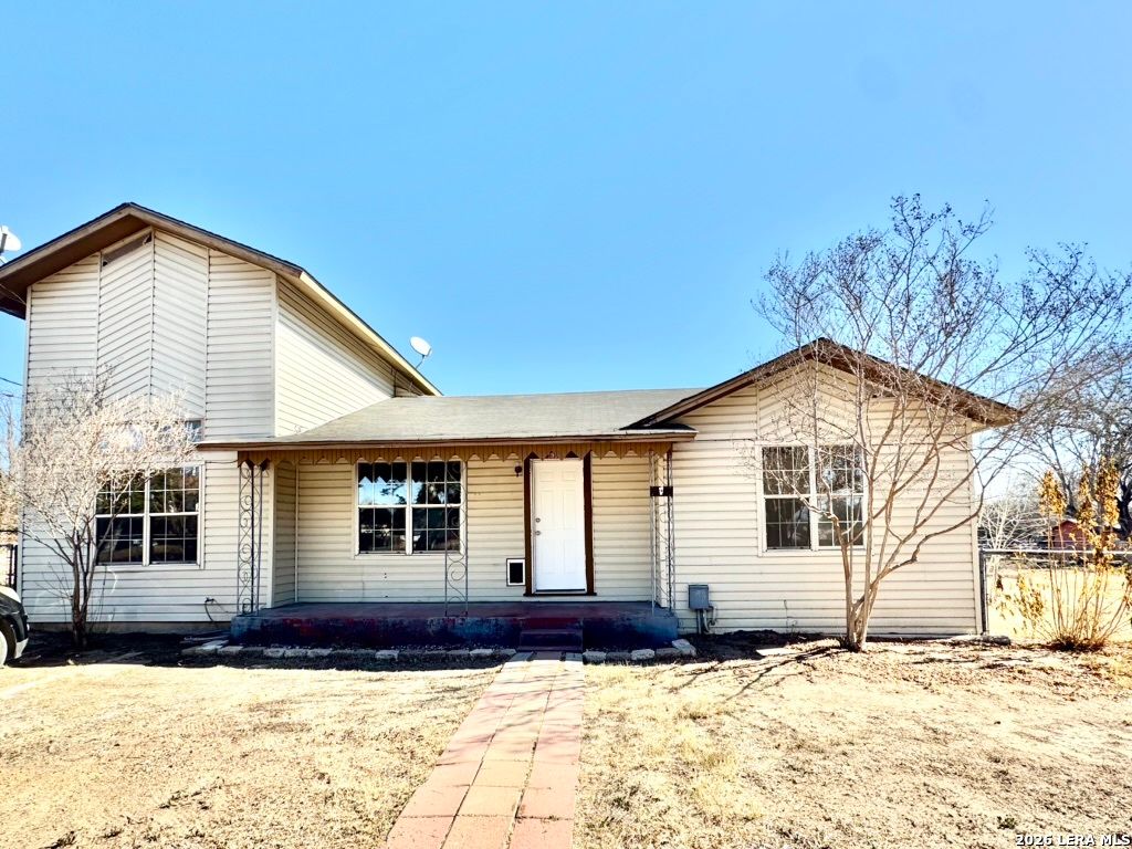 19524 S Benton, Lytle, TX 78052