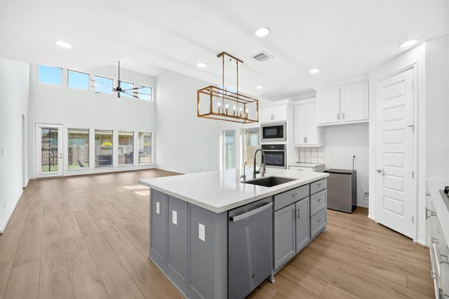 1402 Hudgins Pass, Richmond, TX 77469