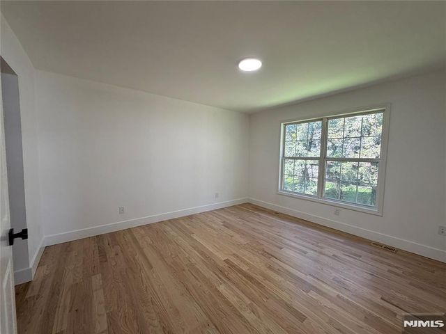 330 Winthrop Drive 330, Nutley, NJ 07110