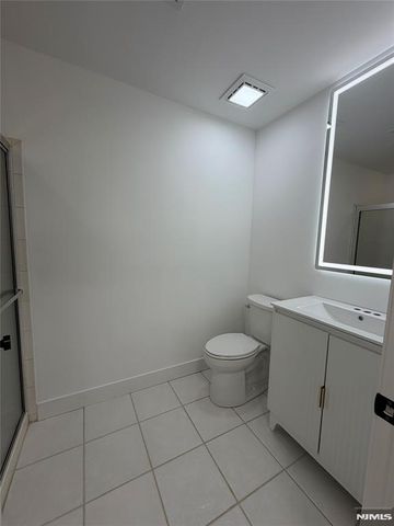 330 Winthrop Drive 330, Nutley, NJ 07110