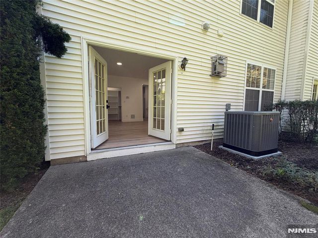 330 Winthrop Drive 330, Nutley, NJ 07110