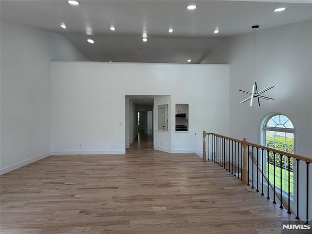 330 Winthrop Drive 330, Nutley, NJ 07110