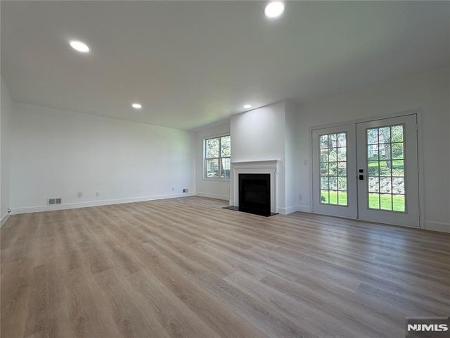 330 Winthrop Drive 330, Nutley, NJ 07110