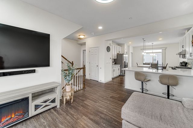 3S528 Cambridge Court, Warrenville, IL 60555