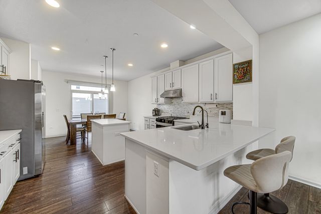 3S528 Cambridge Court, Warrenville, IL 60555