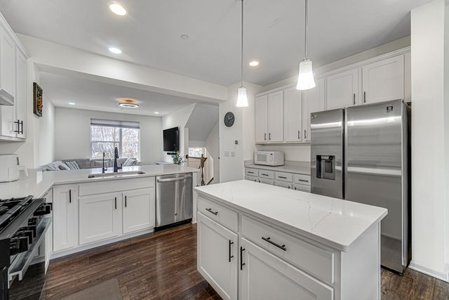 3S528 Cambridge Court, Warrenville, IL 60555