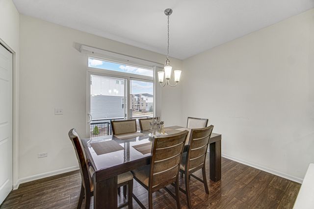 3S528 Cambridge Court, Warrenville, IL 60555