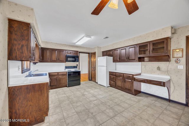 185 Ballantine Road, Middletown, NJ 07748