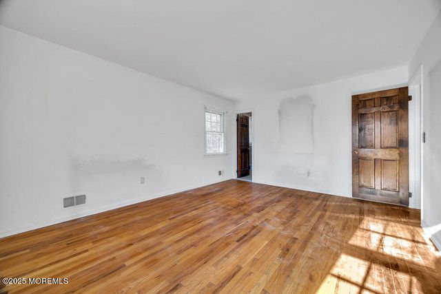 185 Ballantine Road, Middletown, NJ 07748