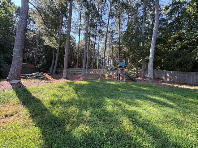 180 Blacks Mill E Trace, Dawsonville, GA 30534