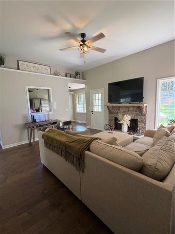 180 Blacks Mill E Trace, Dawsonville, GA 30534