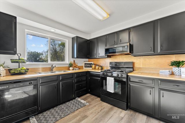 210 NW Wilson Circle, Mountain Home, ID 83647