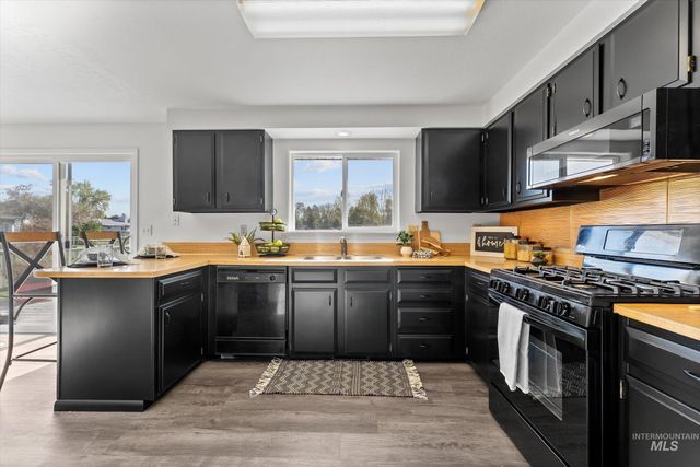 210 NW Wilson Circle, Mountain Home, ID 83647