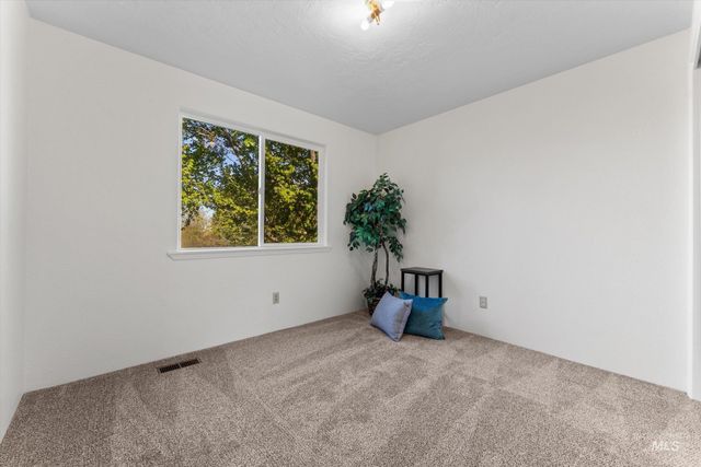210 NW Wilson Circle, Mountain Home, ID 83647