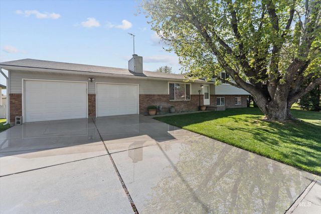210 NW Wilson Circle, Mountain Home, ID 83647