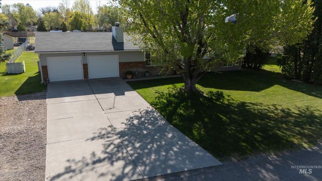 210 NW Wilson Circle, Mountain Home, ID 83647