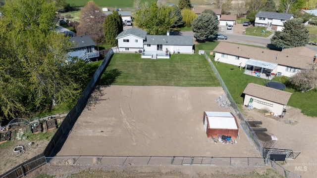 210 NW Wilson Circle, Mountain Home, ID 83647