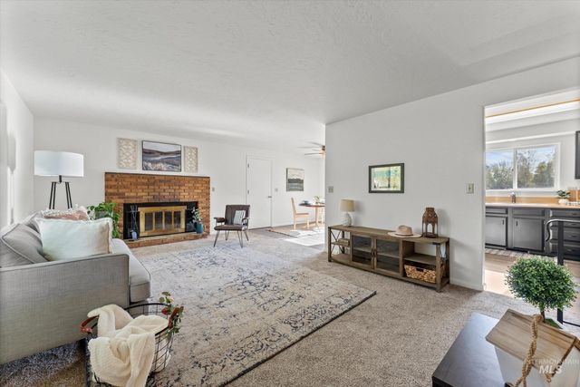 210 NW Wilson Circle, Mountain Home, ID 83647