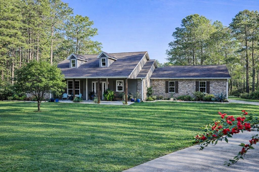 26600 Carriage Court, Waller, TX 77484